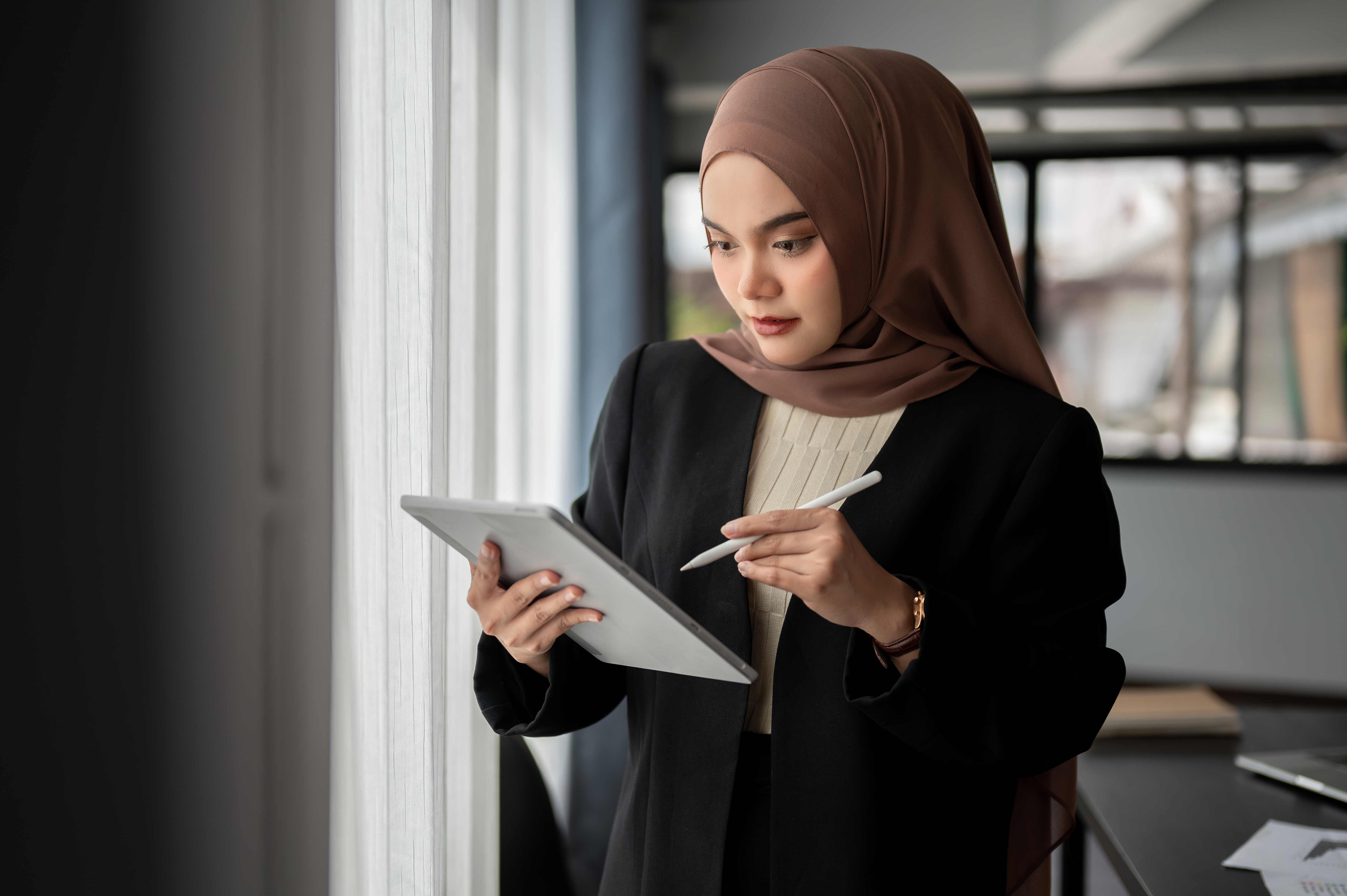 PhD vs DBA in Malaysia: Which Doctoral Degree Is Right for Working Professionals?